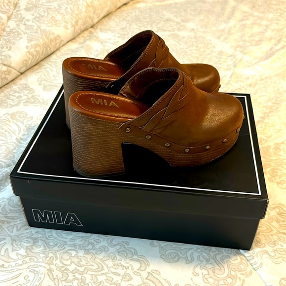 MIA Ravine Clog- like new- worn once - Picture 1 of 3